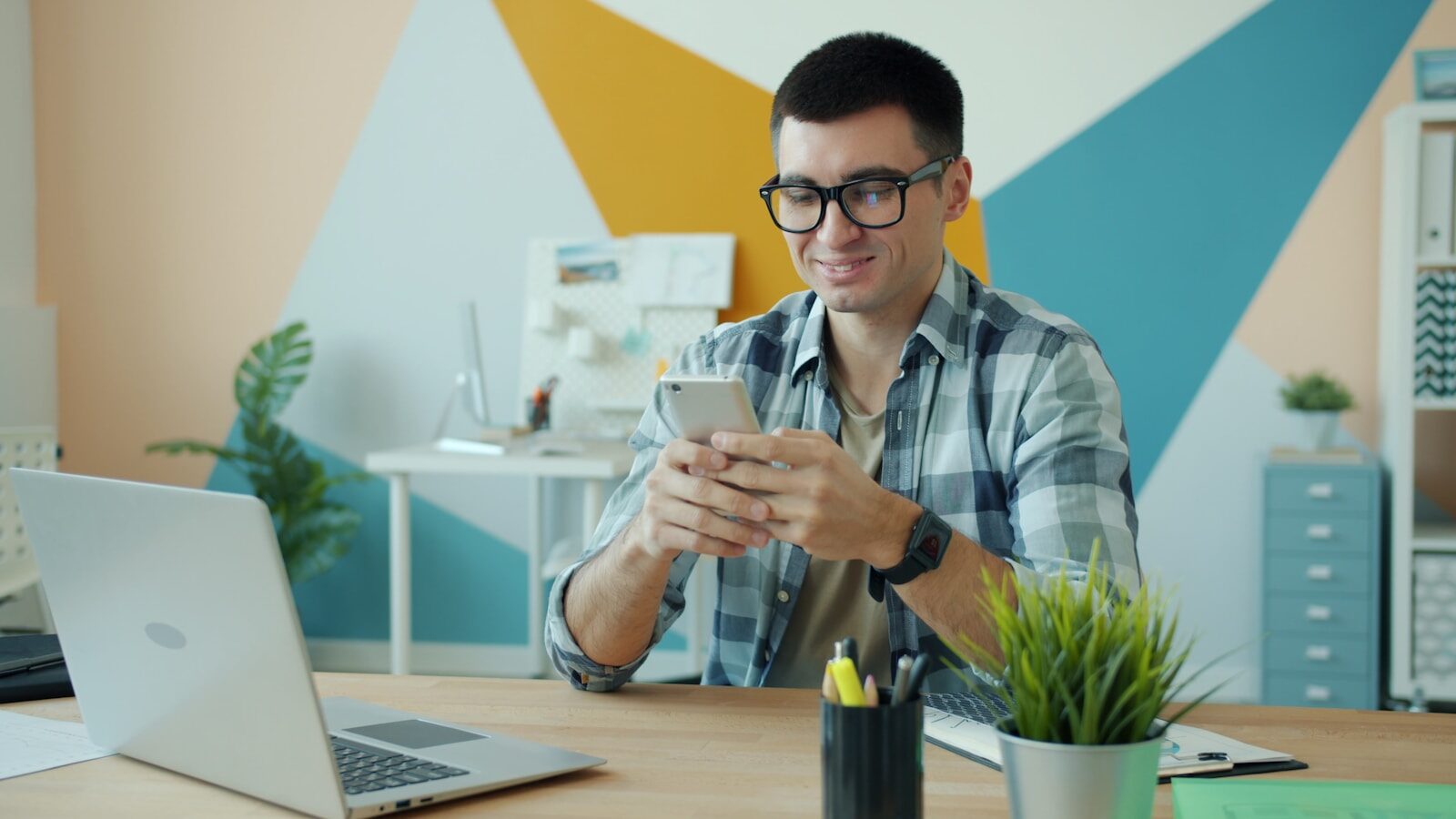 Guy using DOPAY in his phone